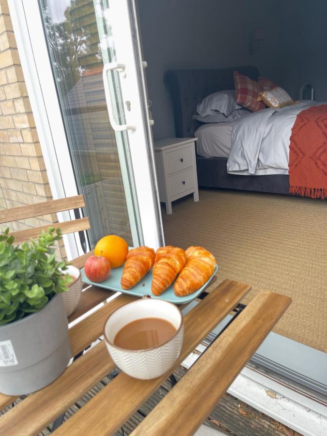 Entire Seaside Luxury Home With On Site Parking! Poole Exterior foto